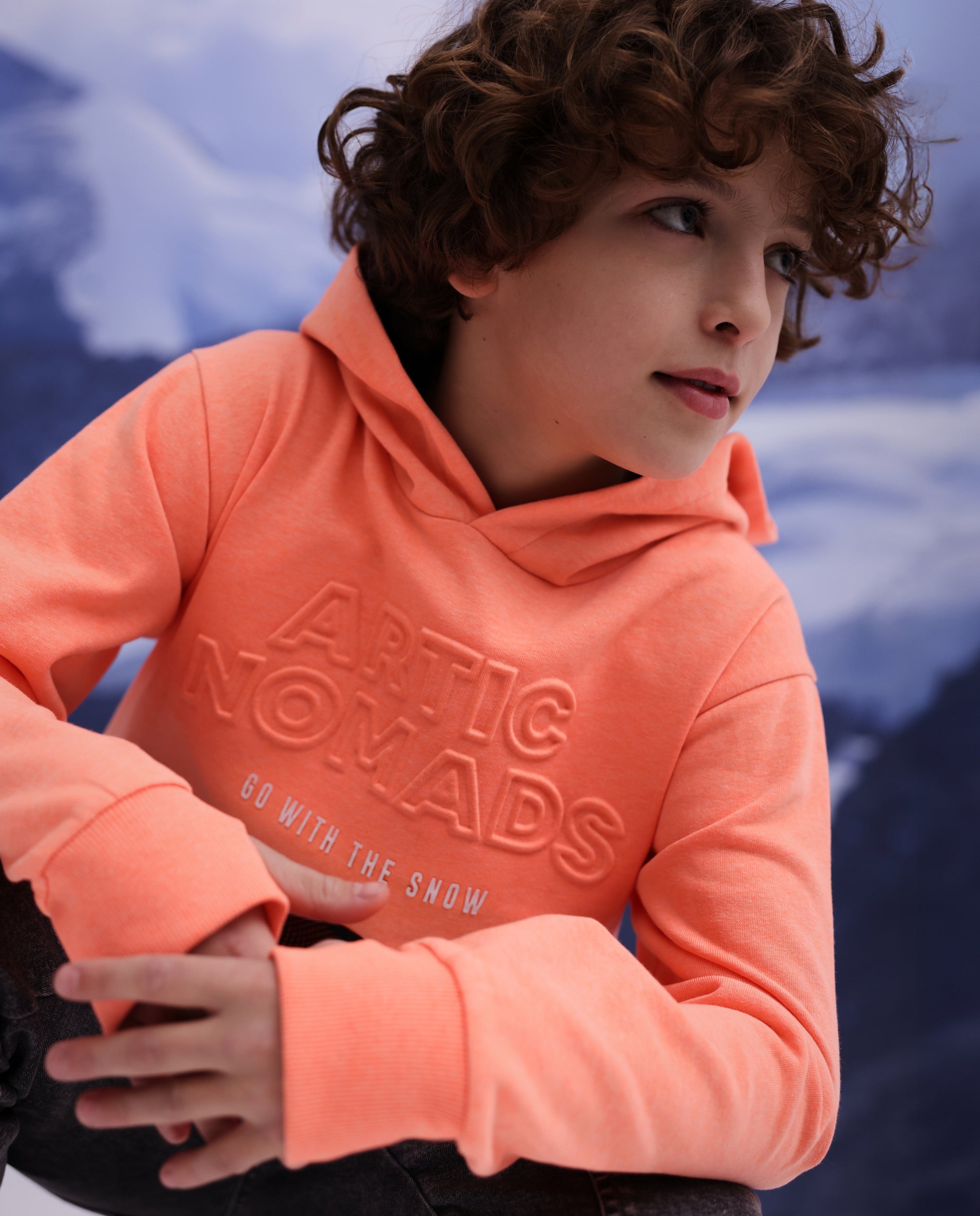 Sudadera de niño de felpa con capucha y texto en relieve