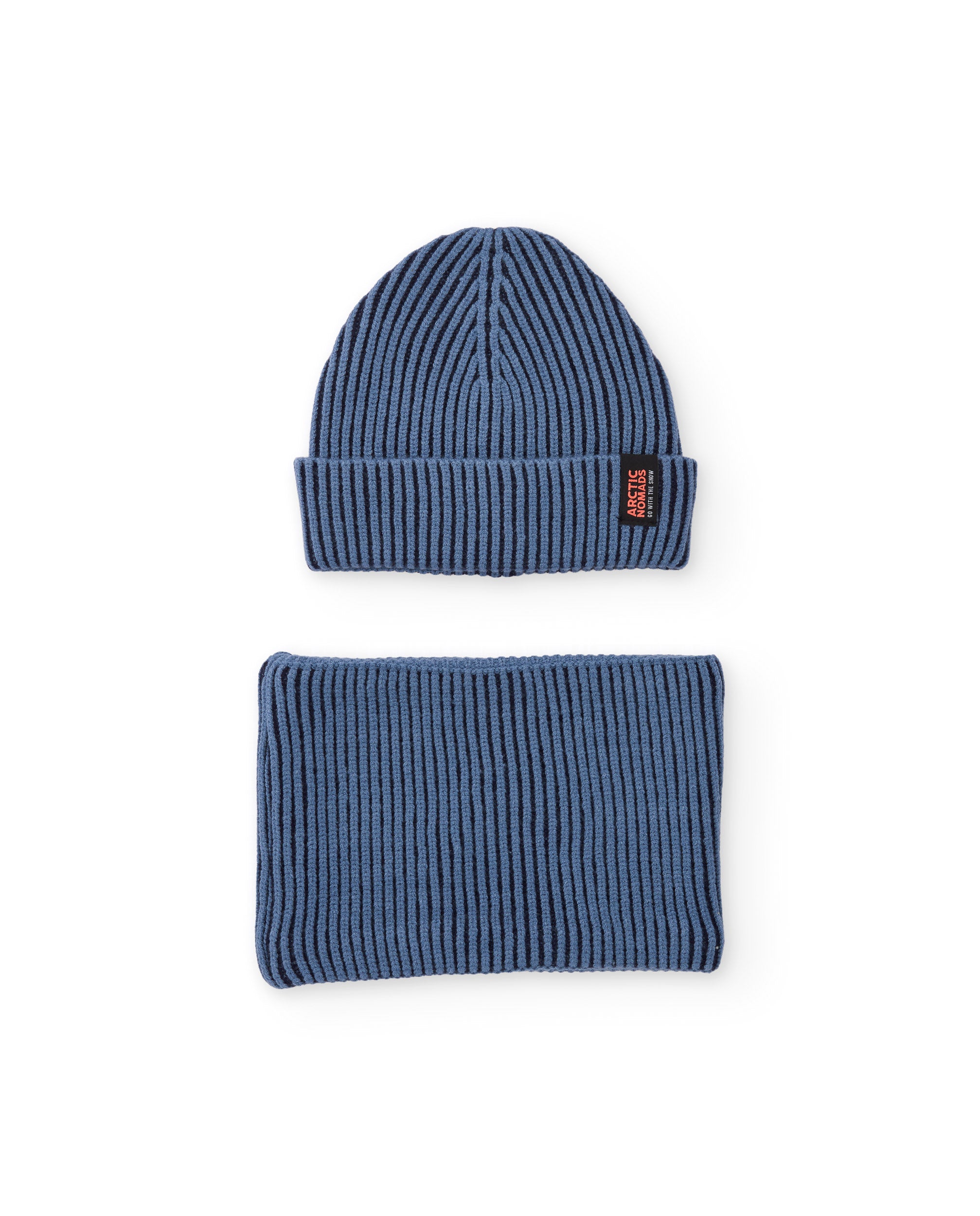 Conjunto de niño de tricot con gorro acanalado y braga de cuello