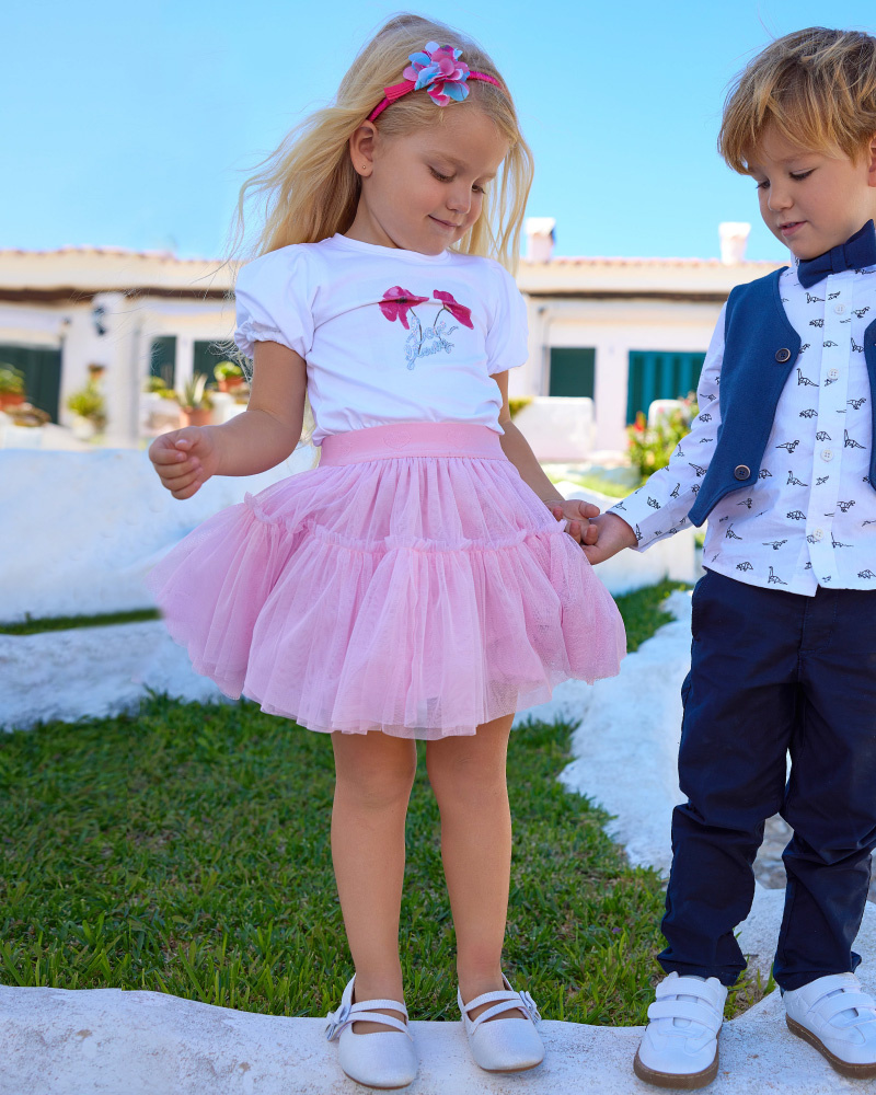 Pink tulle skirt for girls with heart-patterned waistband