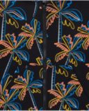 Black sweatshirt for boys with a hood and zipper.