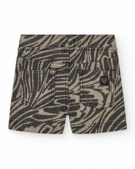 Green shorts for girls with pockets and an elastic waistband.
