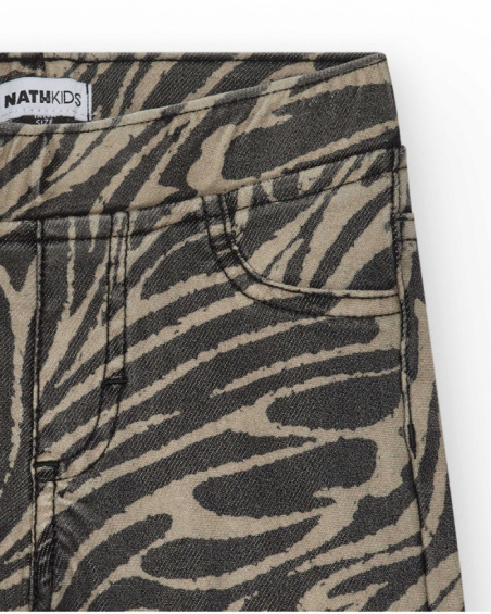 Green shorts for girls with pockets and an elastic waistband.