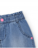 Falda vaquera para niña en azul con estampado de corazón