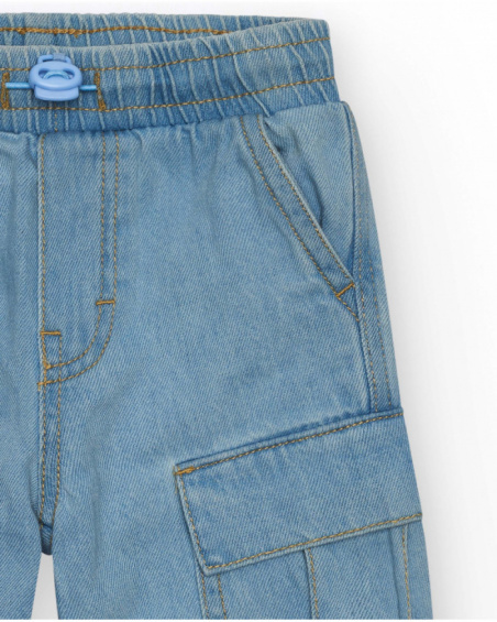 Light denim cargo boy's bermuda shorts with adjustable hems.