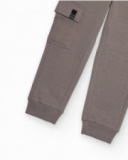 Pantalón jogger para niño color gris con bolsillo lateral