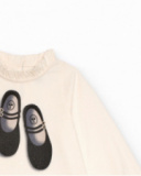 Off-white long-sleeve t-shirt for girls with ruffled collar, cuffs and ballerina print