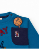 Boys' set with sweatshirt and pants in blue with print and embroidered details.