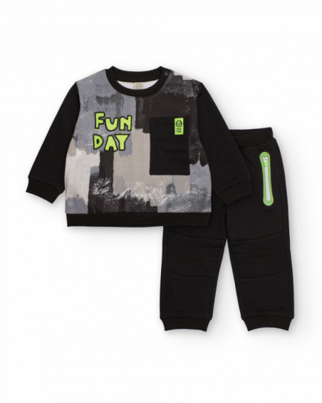Sweatshirt and pants set for boy in black with grey brushstroke print and green details