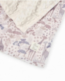 Baby blanket with giraffe print in neutral tones