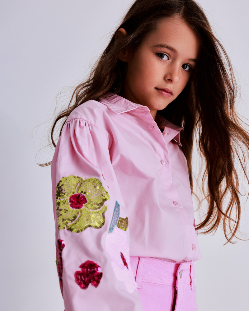 Pink shirt for girls with floral embroidery on sleeves
