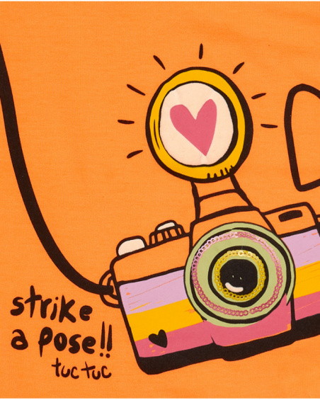 T-shirt for girls with sequin camera and the phrase "Strike a pose!!"