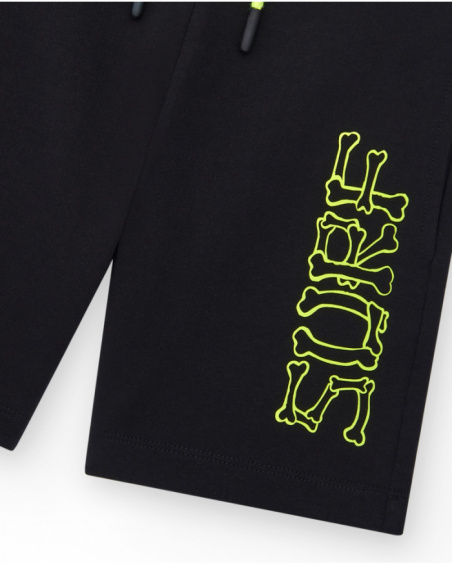 Boys' Bermuda shorts in black with an elastic waistband and a side pocket.