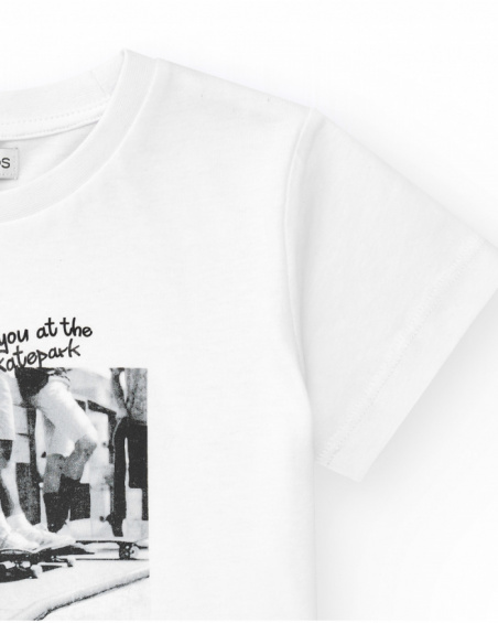 Boys' T-shirt in white with skateboard details.