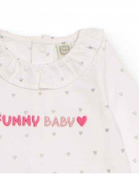 White romper for girl with heart print and embroidered text. White romper for girl with heart print and embroidered text.