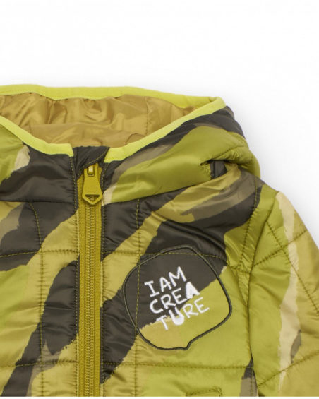 Padded jacket for boys with camouflage print in green tones and integrated hood.
