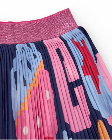 Pleated skirt for girl with multicolored print and shiny elastic waistband.