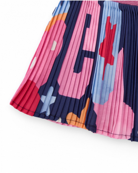 Pleated skirt for girl with multicolored print and shiny elastic waistband.