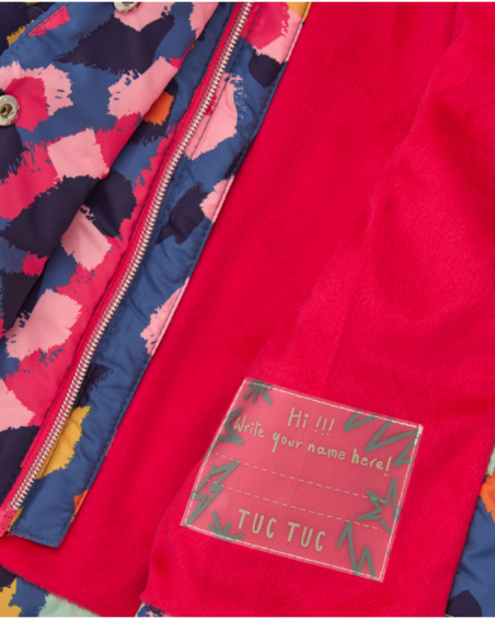 Girls' padded coat with multicolor print and heart-shaped pockets.