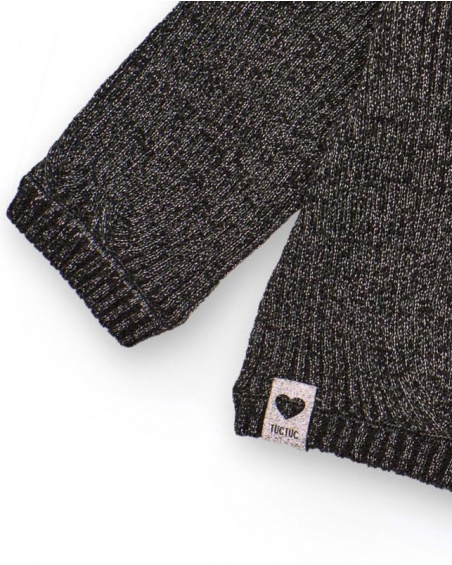 Girl’s sweater in chunky gray knit with heart details. Girl’s sweater in chunky gray knit with heart details.