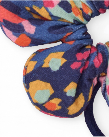 Flower-shaped hair tie for girls with blue-toned print. Flower-shaped hair tie for girls with blue-toned print.