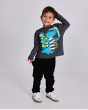 Boy’s cargo pants in dark grey with side pockets Boy’s cargo pants in dark grey with side pockets