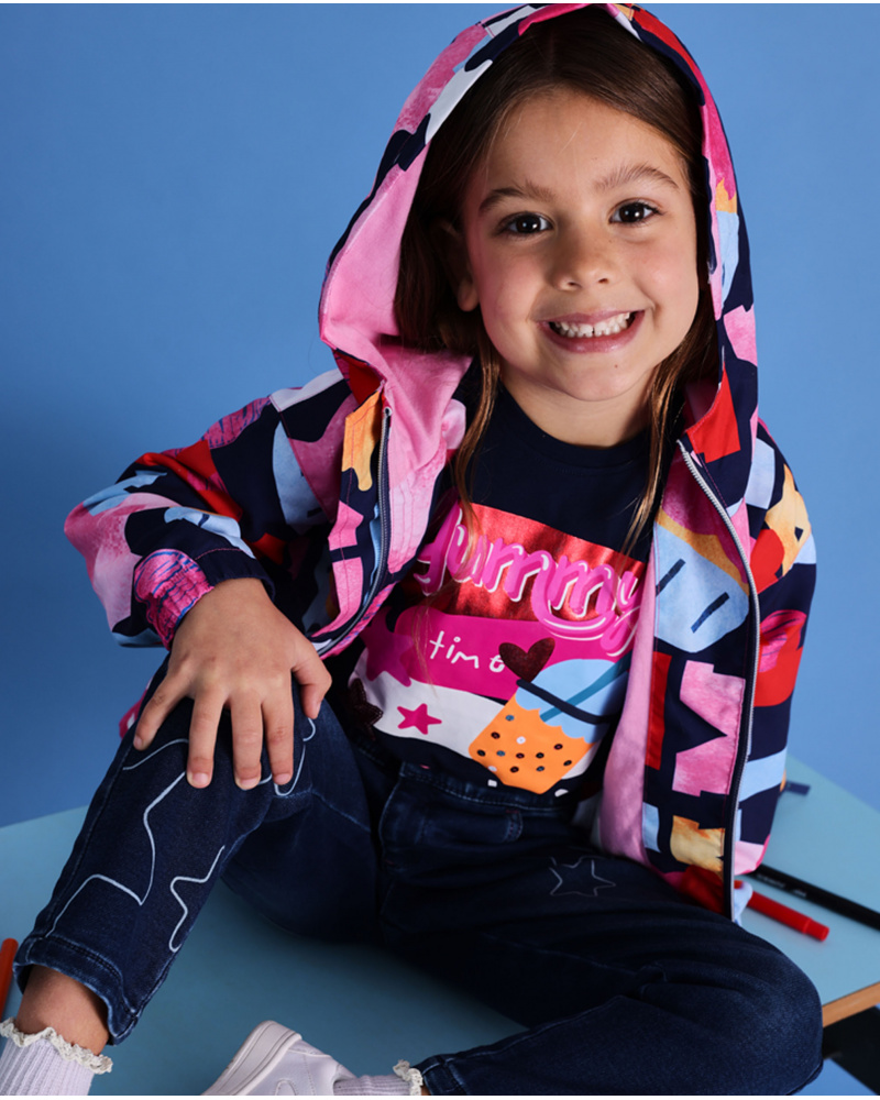 Navy blue t-shirt for girl with colorful print and shiny details.