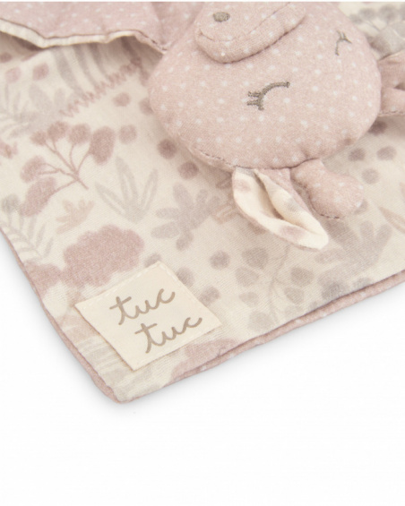 Baby giraffe comforter in extra-soft fabric with neutral tones