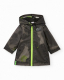 Boys’ raincoat with hood in black and green Boys’ raincoat with hood in black and green