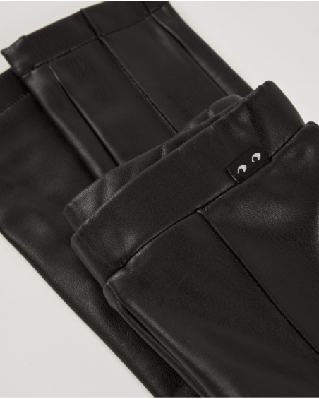 Girls’ black faux leather leggings with elastic waistband Girls’ black faux leather leggings with elastic waistband