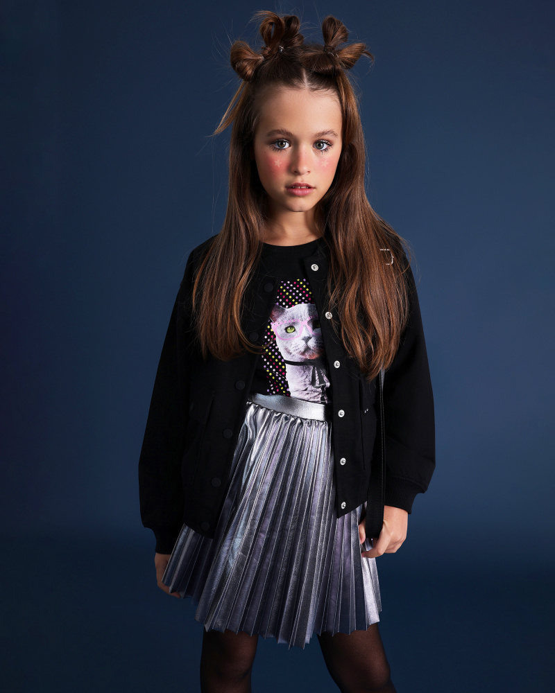 Black fleece jacket for girls with front pockets