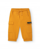 Pantalón para niño en color mostaza con bolsillos cargo Pantalón para niño en color mostaza con bolsillos cargo