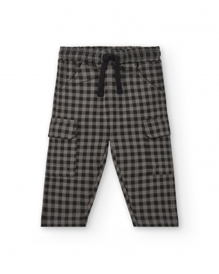 Pantalón felpa niño en negro con estampado de cuadros colección Pantalón felpa niño en negro con estampado de cuadros colección