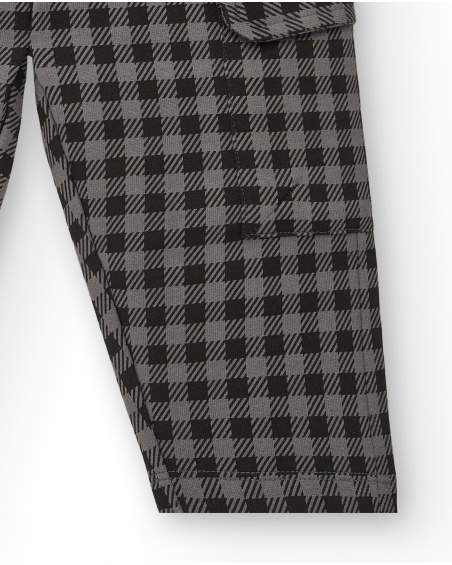 Pantalón felpa niño en negro con estampado de cuadros colección Pantalón felpa niño en negro con estampado de cuadros colección