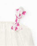 Camisa blanca para niña con lazo rosa estampado Camisa blanca para niña con lazo rosa estampado