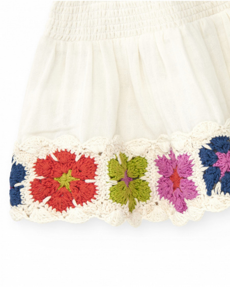 Falda blanca para niña con detalles en crochet multicolor Falda blanca para niña con detalles en crochet multicolor