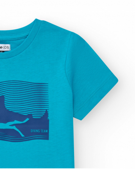 Camiseta de manga corta para niño en verde con diseño frontal