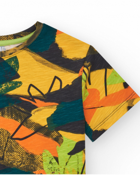 Camiseta para niño en verde con estampado frontal