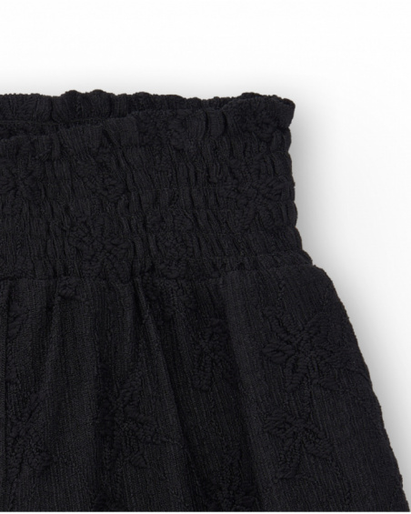 Short para niña en negro con cintura elástica y estampado floral Short para niña en negro con cintura elástica y estampado floral
