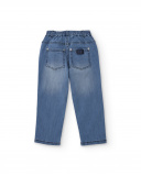 Pantalón vaquero para niño en azul con estampado de palmeras