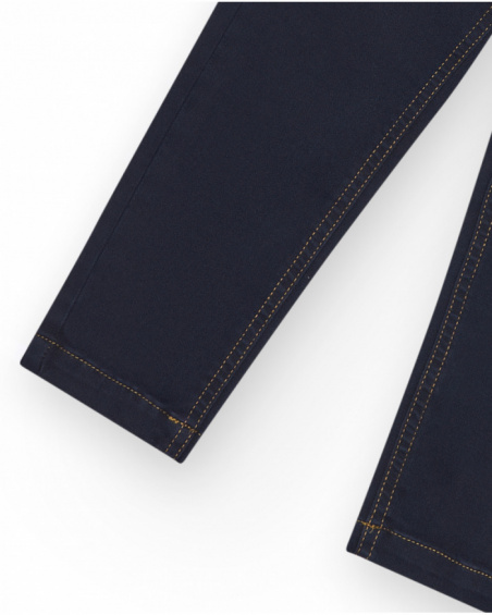 Pantalón para niño en azul marino con bolsillos y pespuntes en