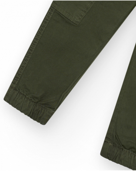 Pantalón cargo para niño en verde con cintura ajustable y bajos