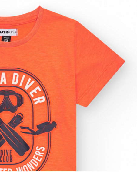 Camiseta para niño en naranja con estampado de buceo frontal. Camiseta para niño en naranja con estampado de buceo frontal.