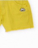 Short vaquero de niña en amarillo con bajo desflecado y bordado floral Short vaquero de niña en amarillo con bajo desflecado y bordado floral