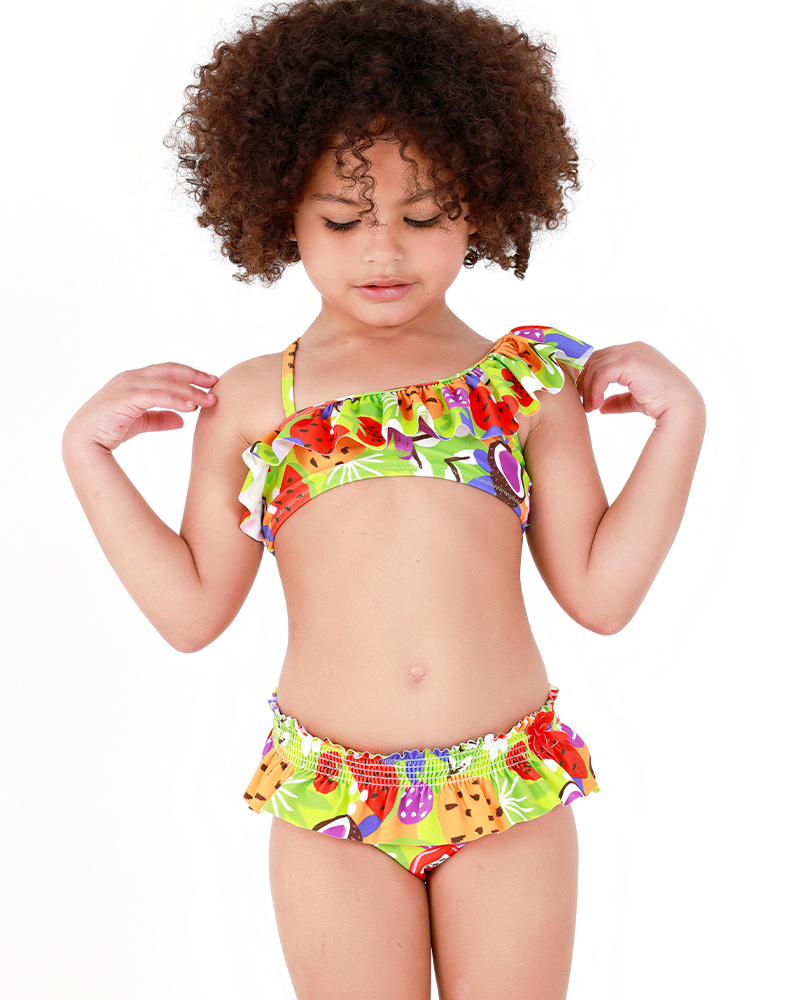 Bikini para niña con estampado de frutas y detalles fruncidos