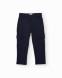 Pantalón tipo cargo azul marino para niño con bolsillos