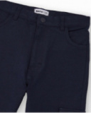 Pantalón tipo cargo azul marino para niño con bolsillos