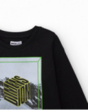 Camiseta de manga larga negra para niño con estampado geométrico