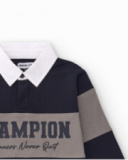 Camiseta tipo polo para niño en bloques de color con texto