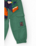 Conjunto para niño de sudadera multicolor con pantalón verde