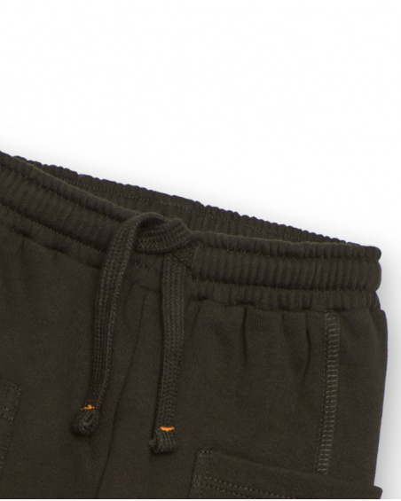 Pantalón de felpa para niño en marrón con bolsillos cargo